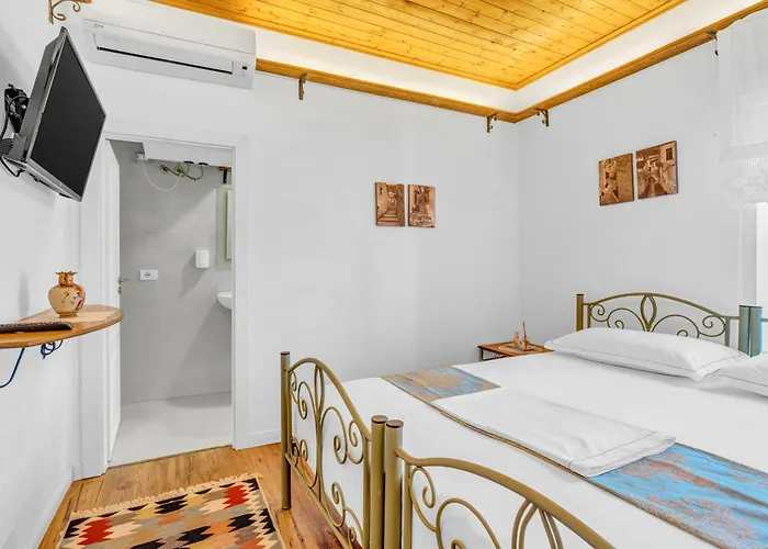 The Well House - Unesco Gorice Berat